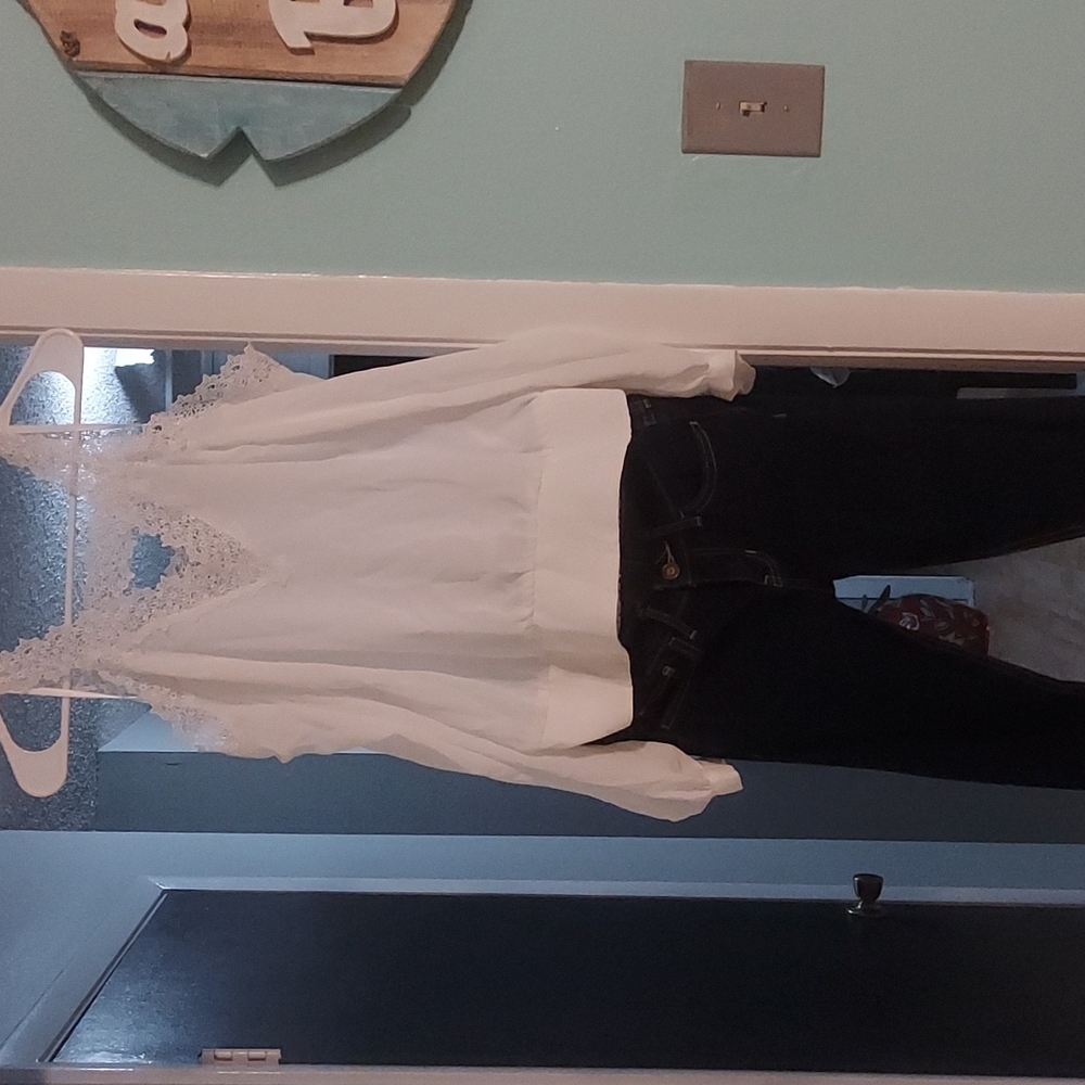 Beautiful  White coldshoulder Bebe blouse with Hollister dark blue jeans